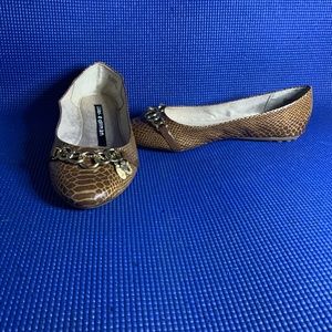 Flat shoes